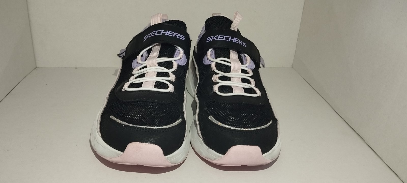 SKECHERS