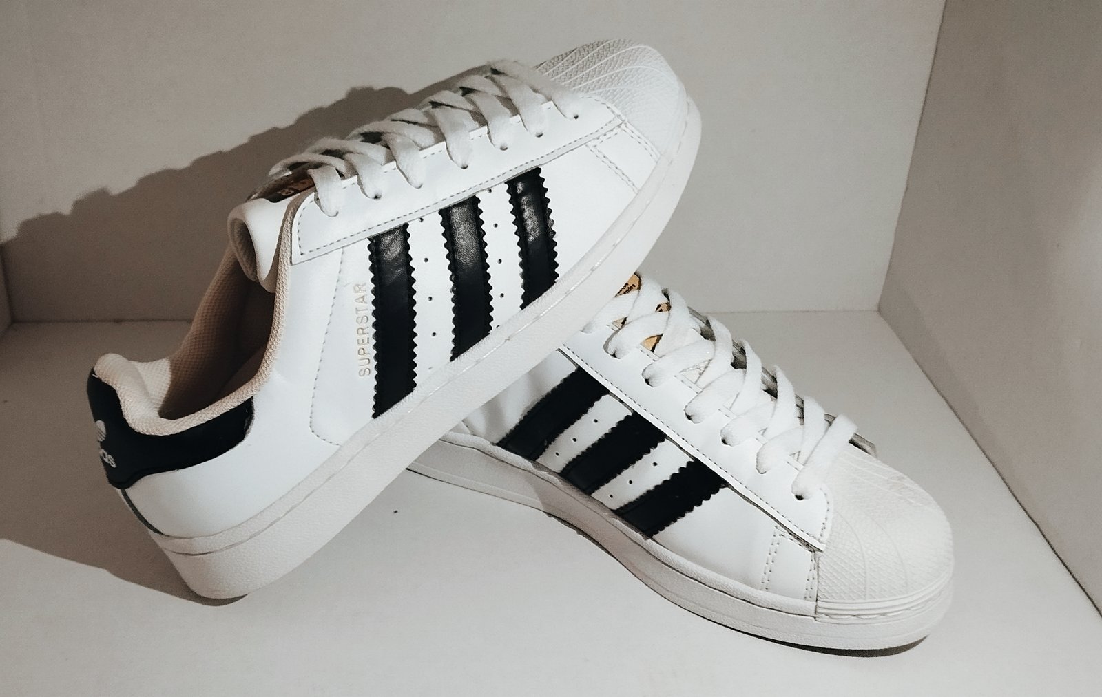 ADIDAS SUPERSTAR