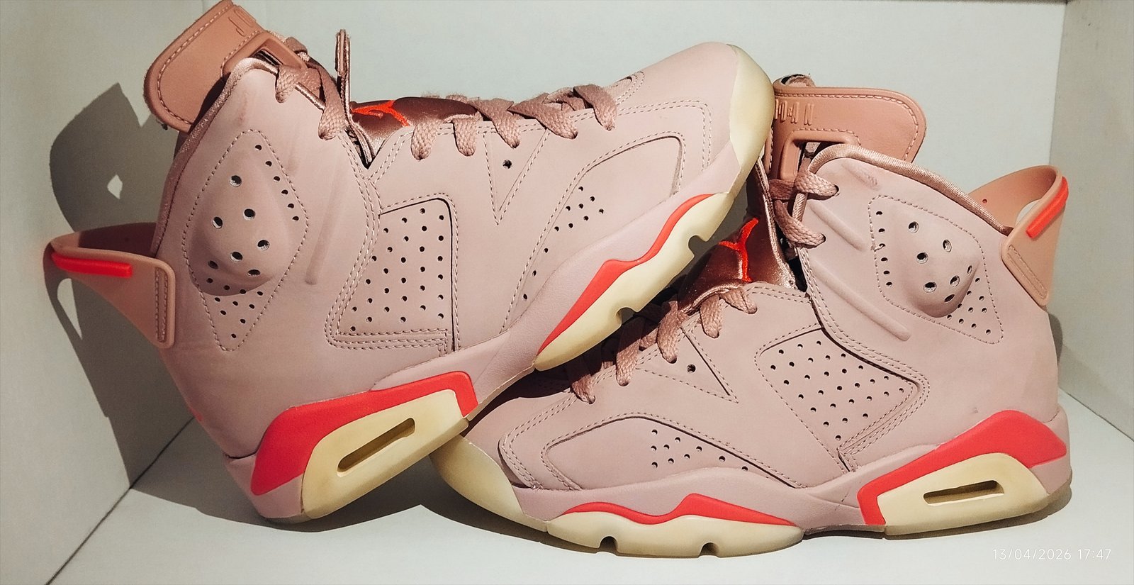NIKE JORDAN