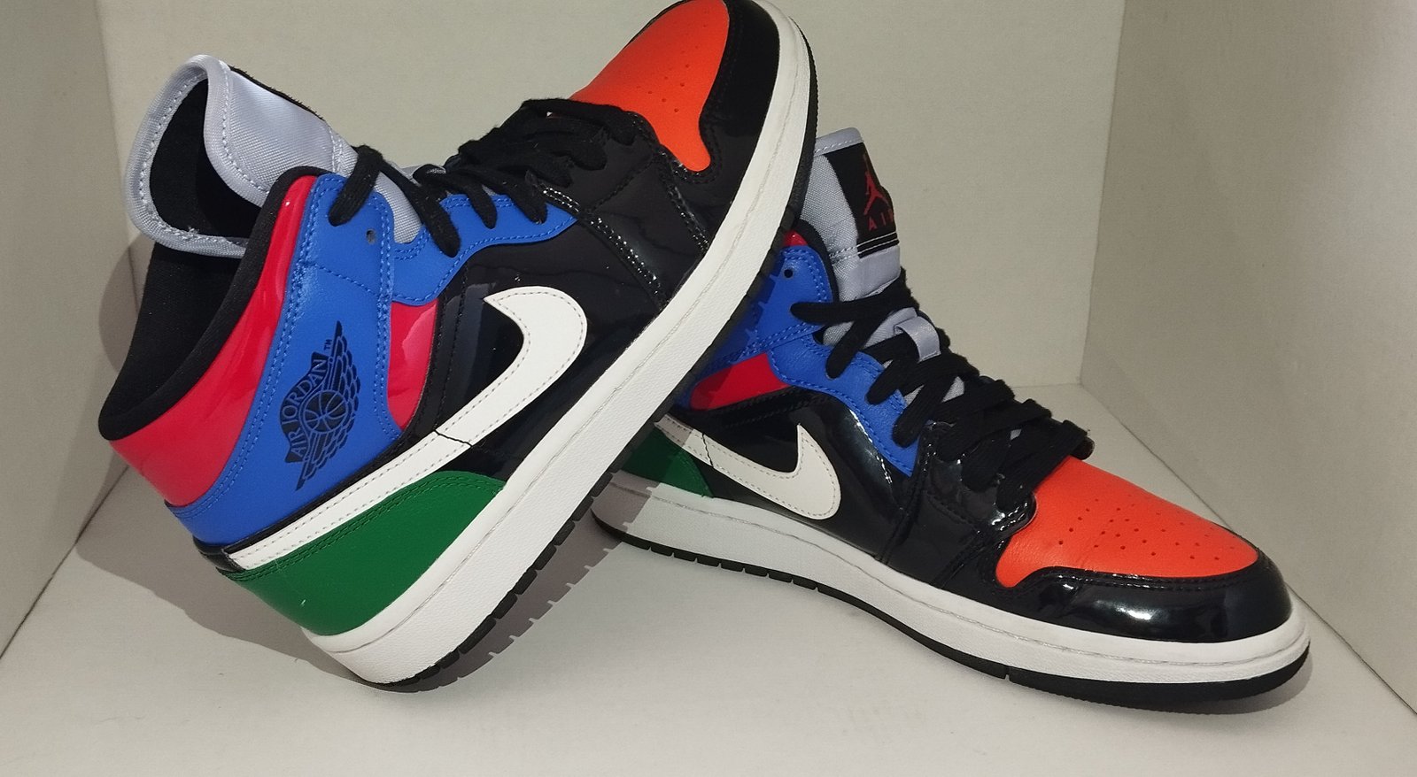 NIKE AIR JORDAN