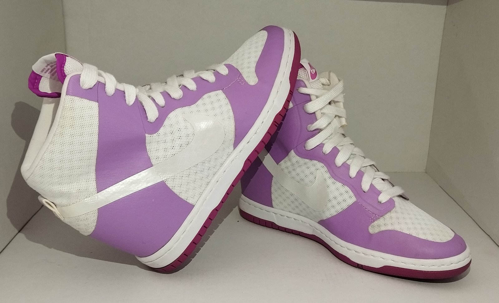 NIKE